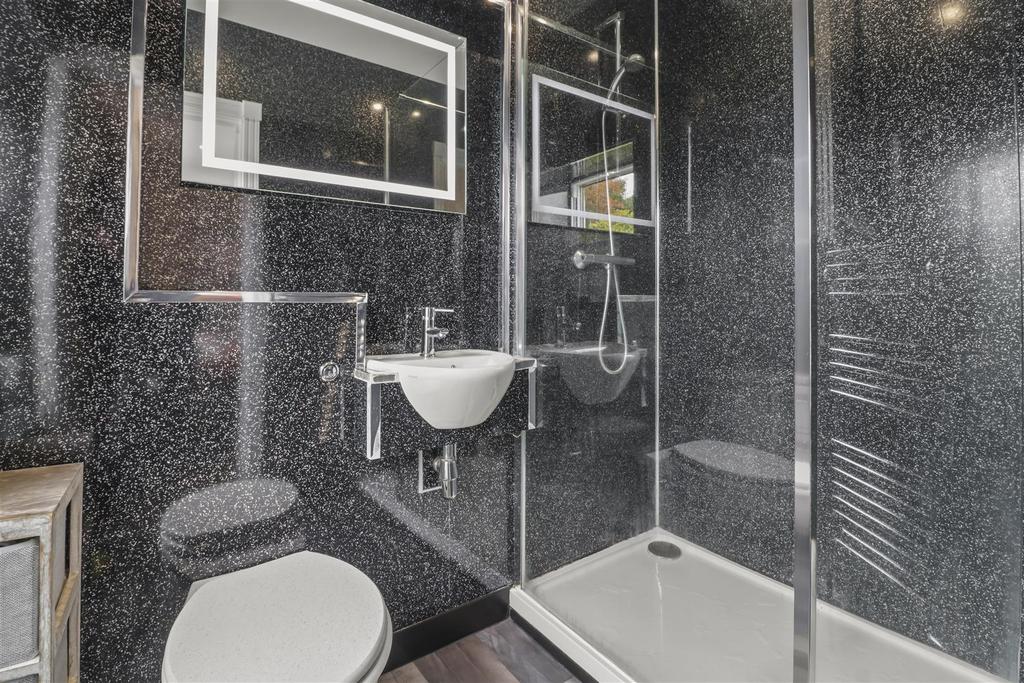 Bedroom 2 En-suite