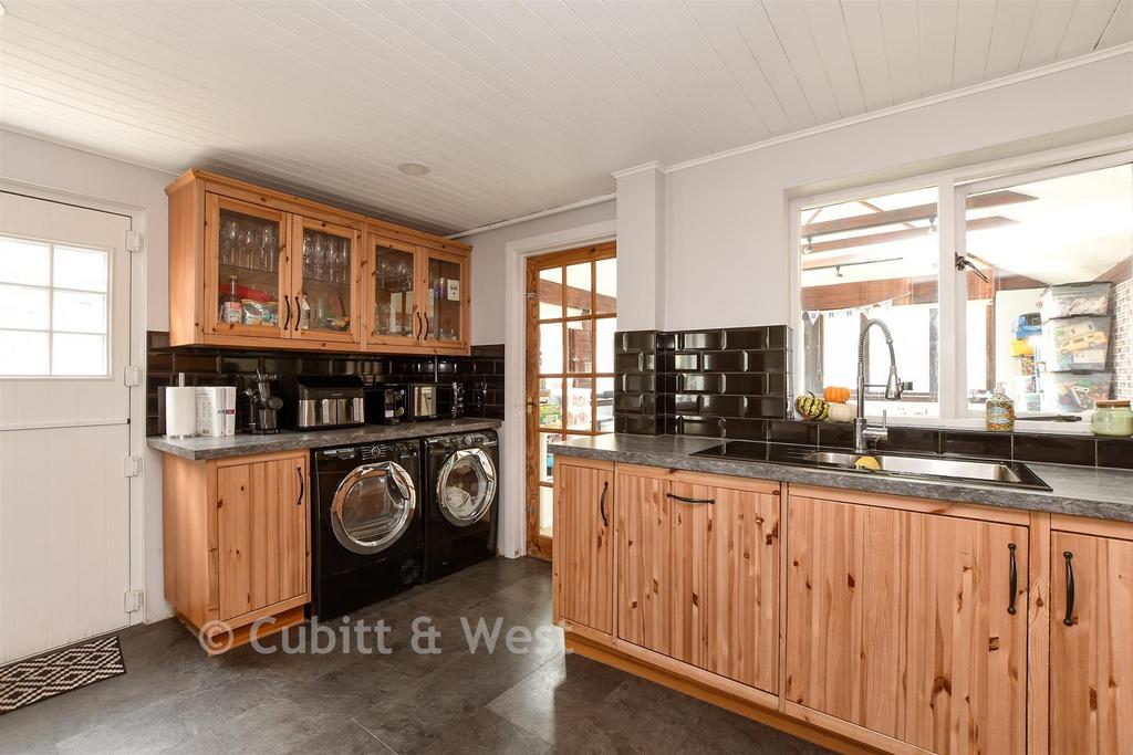 Kitchen/Breakfast Area