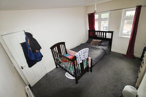 3 bedroom end of terrace house to rent, Woolley Wood Road, South Yorkshire S5