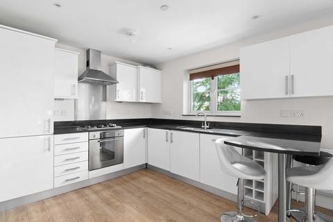 2 bedroom flat for sale, High Street, London N14