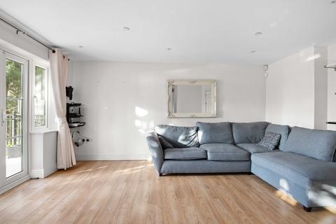 2 bedroom flat for sale, High Street, London N14