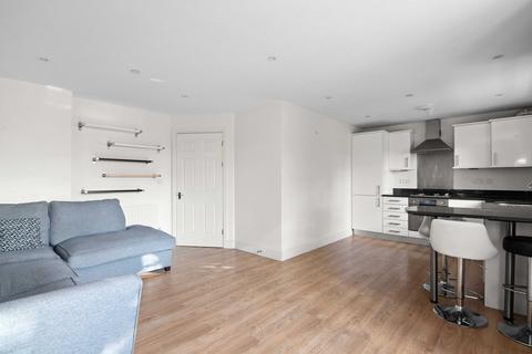 2 bedroom flat for sale, High Street, London N14