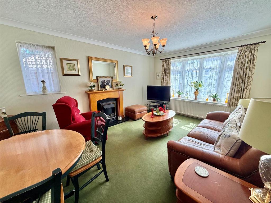 Living Room 1.jpg