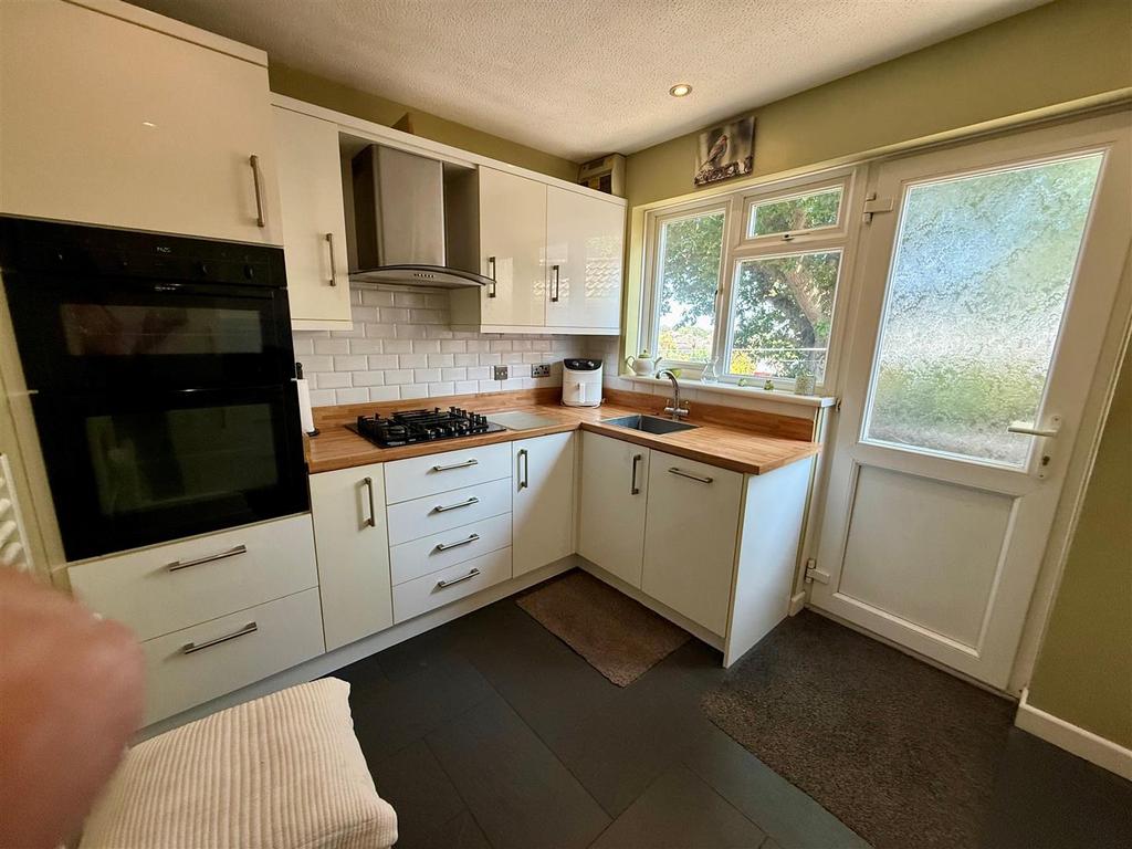 Kitchen 1.jpg