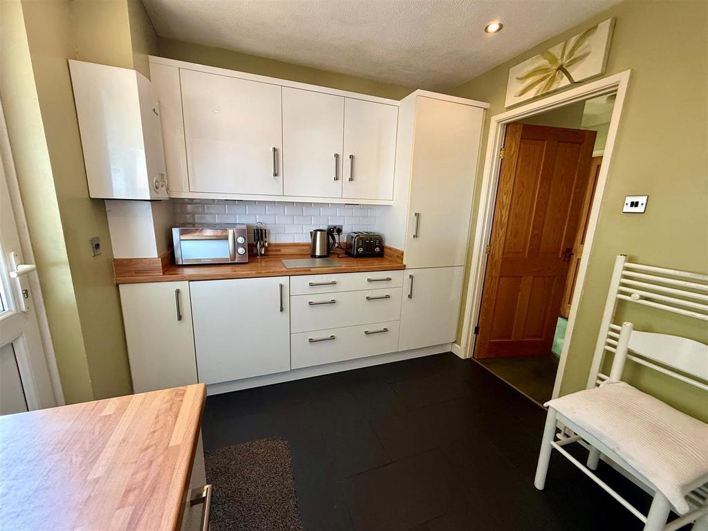 Kitchen 2.jpg