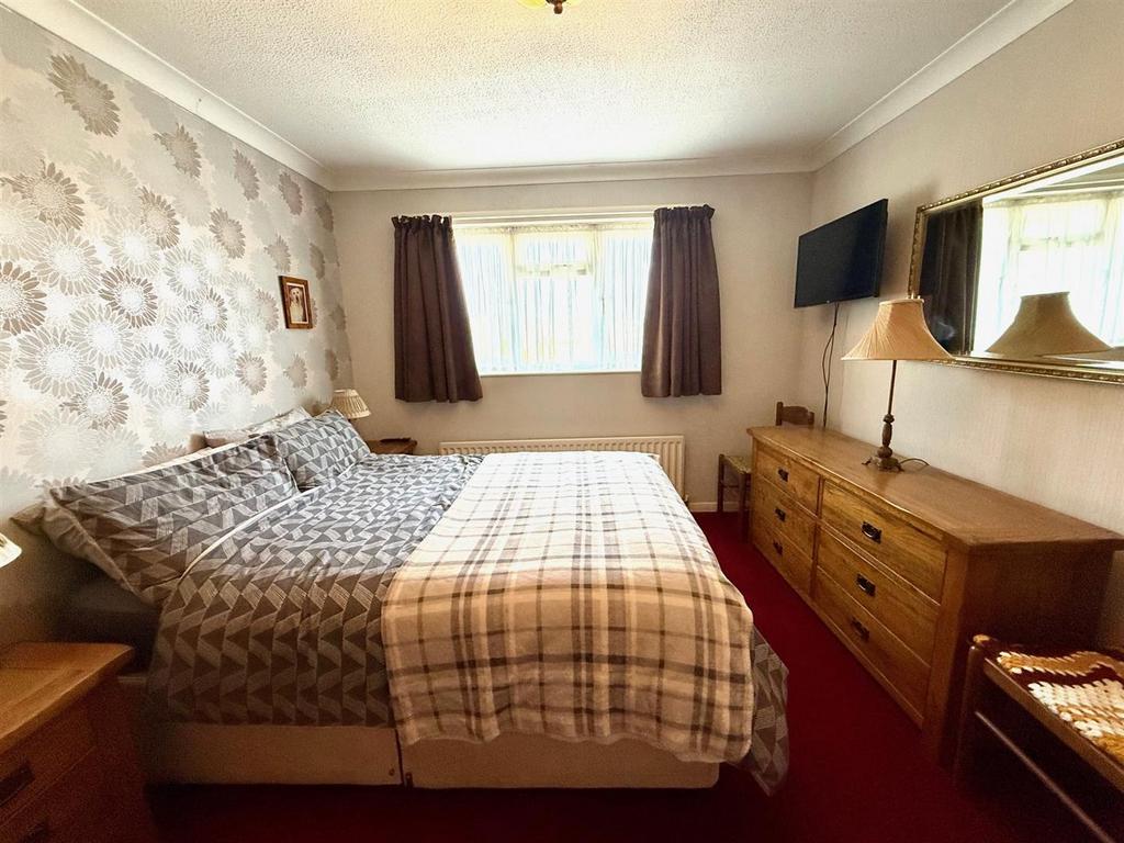 Bedroom 1.jpg