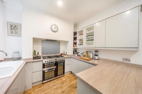 2 bedroom flat for sale, University Mansions, London SW15