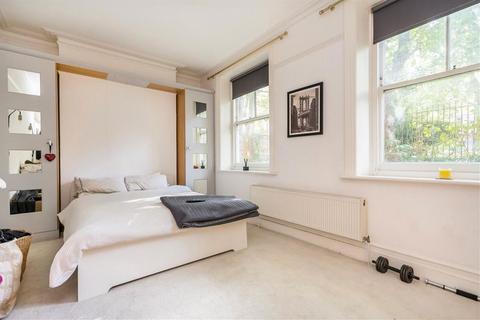 2 bedroom flat for sale, University Mansions, London SW15