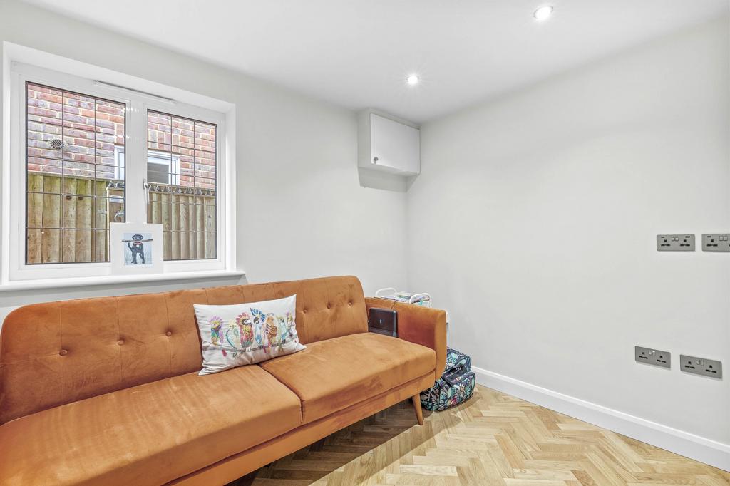 67 Berwick Road, SL7 3 AS (LOW RES)-10