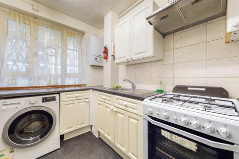4 bedroom apartment to rent, Greenleaf Close, Tulse Hill, London