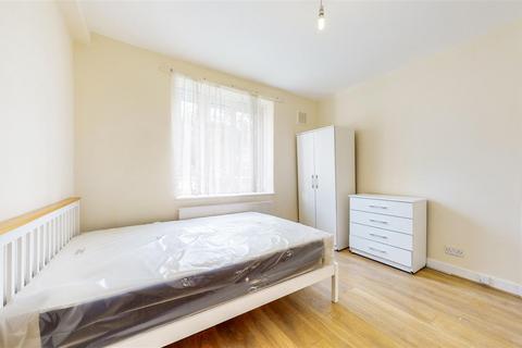 4 bedroom apartment to rent, Greenleaf Close, Tulse Hill, London