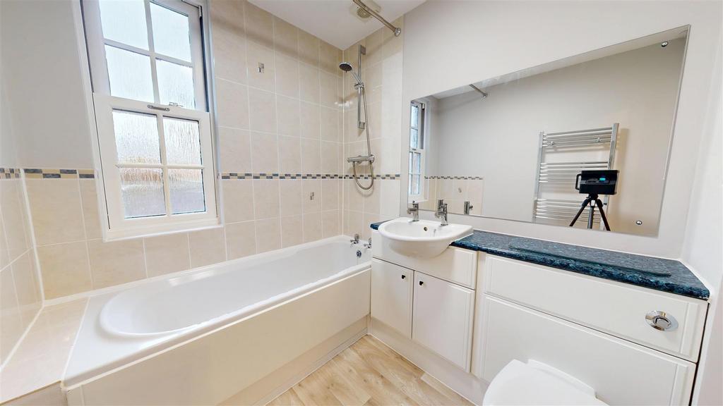 Benbow Quay 22 Bathroom.jpg
