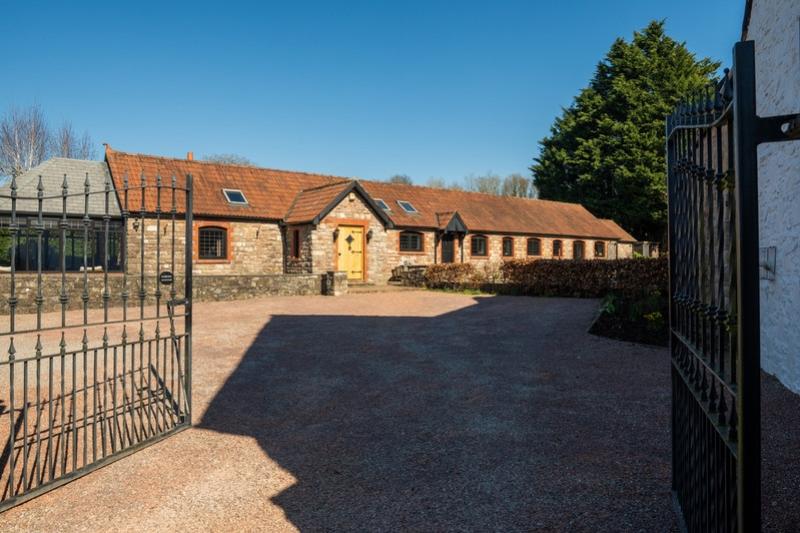 Coach-House-11 b5ec-bc6b-b689-5304-2b1f-9696-a20e-