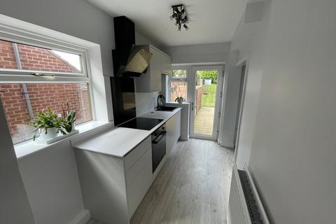 3 bedroom semi-detached house to rent, Hillingford Avenue, Great Barr, Birmingham, B43