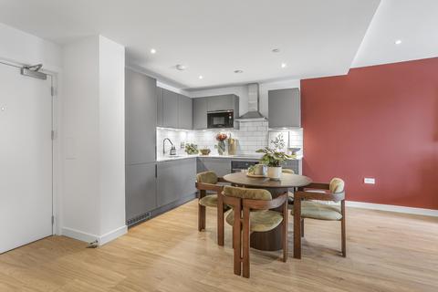 2 bedroom flat to rent, Emmett House, Capital Interchange Way, Brentford, TW8.