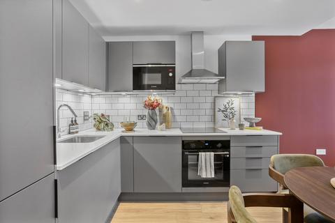 2 bedroom flat to rent, Emmett House, Capital Interchange Way, Brentford, TW8.