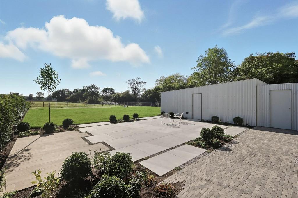 Halfyard Barn Garden