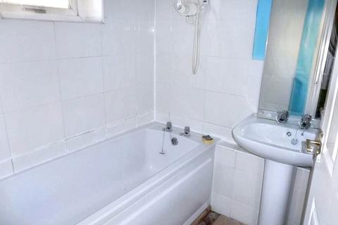 3 bedroom end of terrace house for sale, Capper Avenue, Hemswell Cliff, Gainsborough, Lincolnshire, DN21 5XS