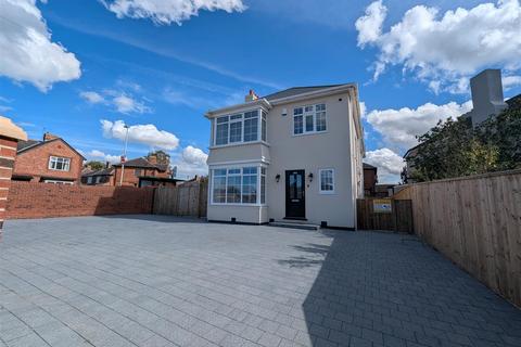 4 bedroom detached house for sale, Neasham Road, Darlington