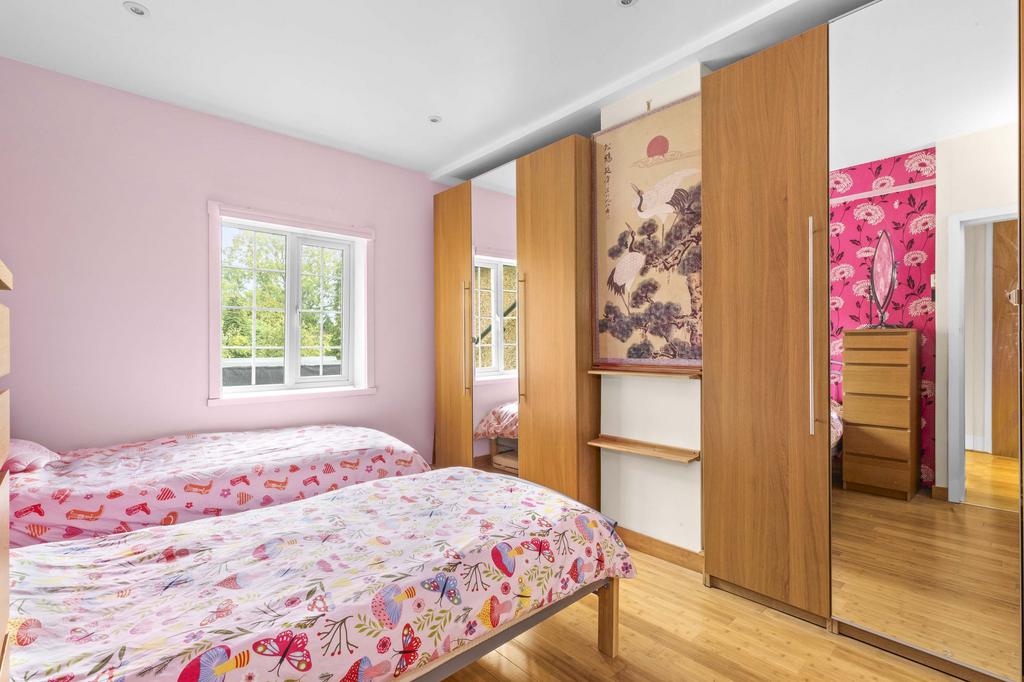 145 Courthouse Road, SL6 6 HY (LOW RES)-2