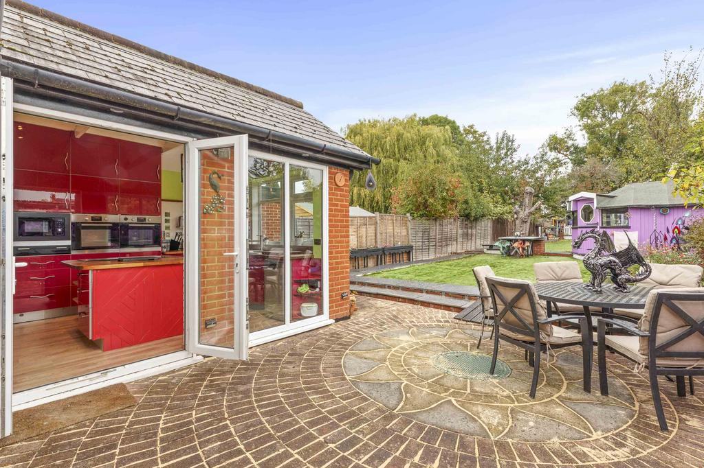 145 Courthouse Road, SL6 6 HY (LOW RES)-12