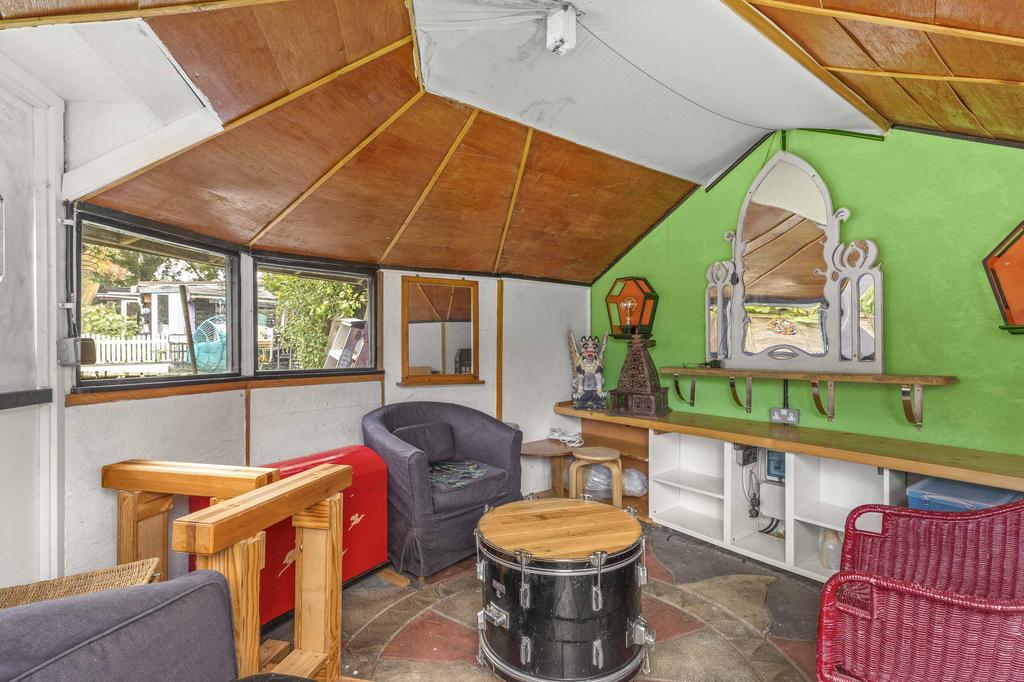 145 Courthouse Road, SL6 6 HY (LOW RES)-16