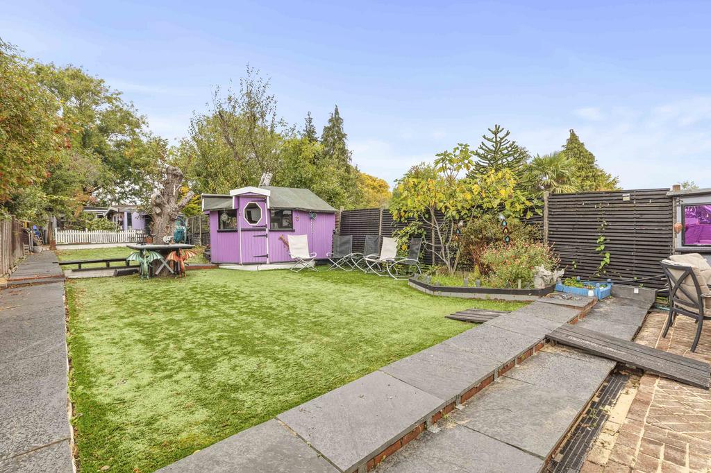 145 Courthouse Road, SL6 6 HY (LOW RES)-13