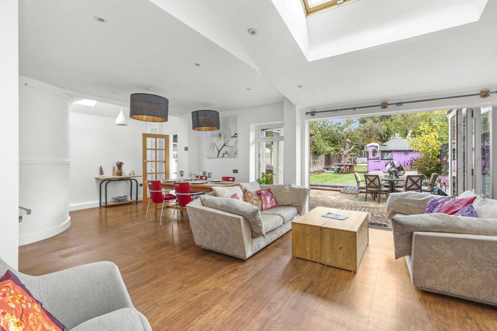 145 Courthouse Road, SL6 6 HY (LOW RES)-20