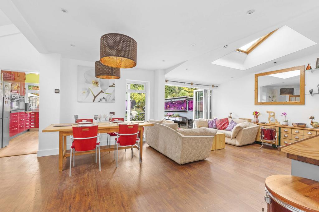 145 Courthouse Road, SL6 6 HY (LOW RES)-19