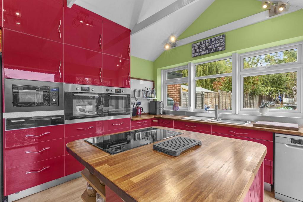 145 Courthouse Road, SL6 6 HY (LOW RES)-10