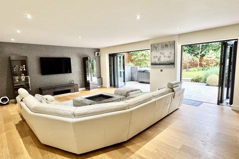 4 bedroom detached house for sale, Prestbury, SK10