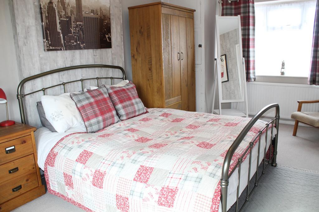 Bedroom 1 Picture 2