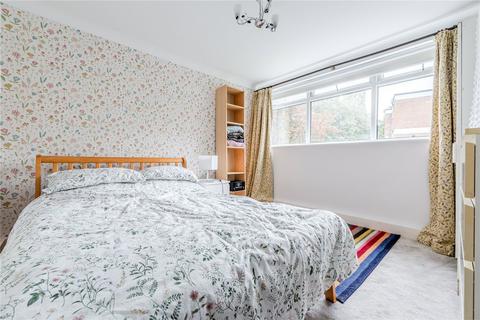 3 bedroom apartment for sale, Newton Court, Oakwood, Leeds