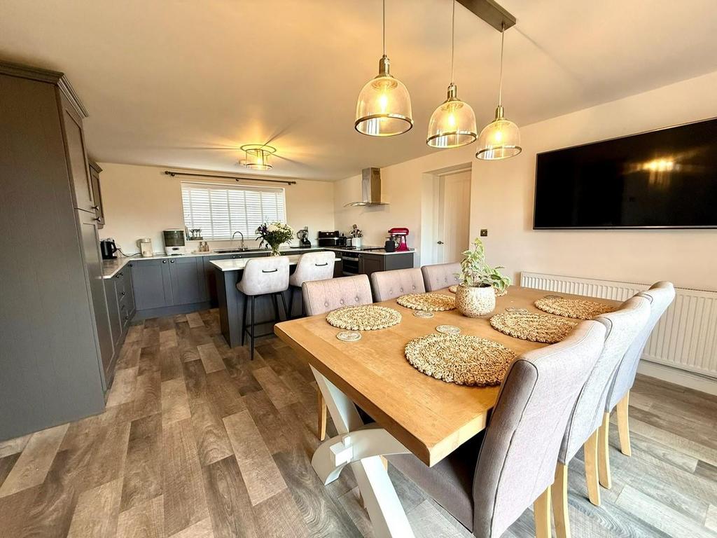 Kitchen 1.jpg