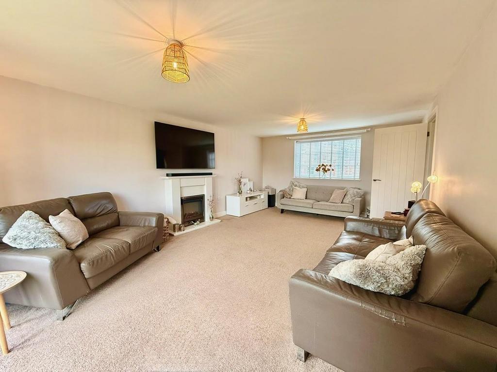 Lounge 2.jpg