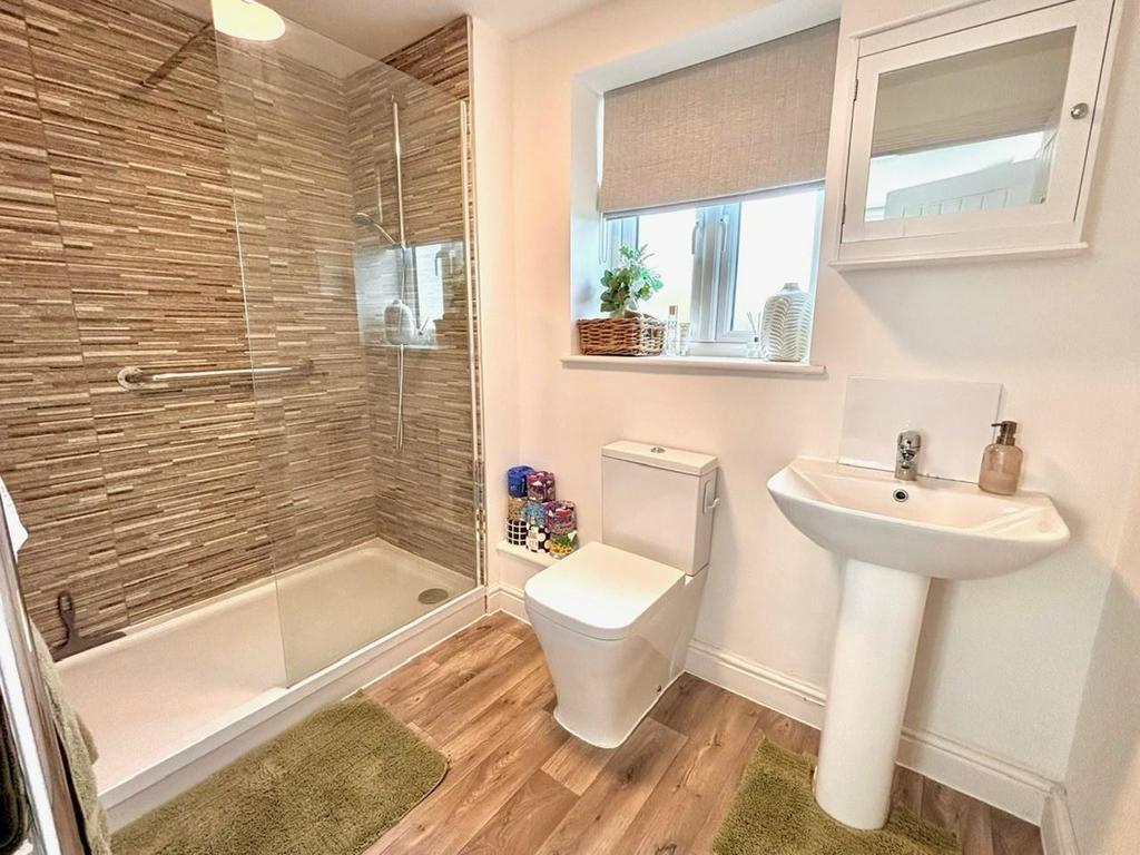 Shower room 1.jpg