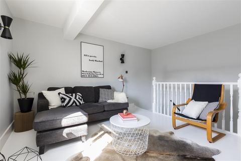2 bedroom flat for sale, Upper Richmond Road, SW15