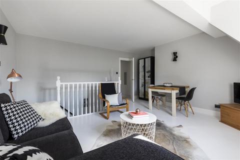 2 bedroom flat for sale, Upper Richmond Road, SW15