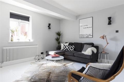 2 bedroom flat for sale, Upper Richmond Road, SW15