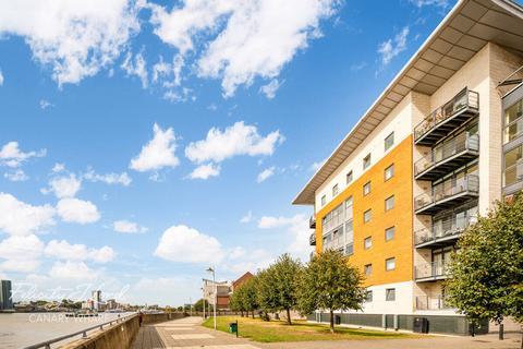 2 bedroom flat for sale, Lowestoft Mews, London E16