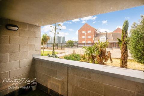 2 bedroom flat for sale, Lowestoft Mews, London E16