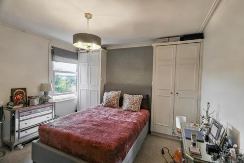 2 bedroom maisonette to rent, Ellerton Road, Surbiton KT6