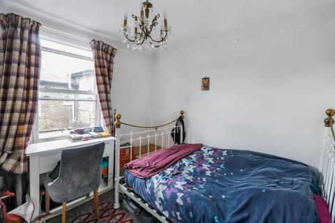 2 bedroom maisonette to rent, Ellerton Road, Surbiton KT6