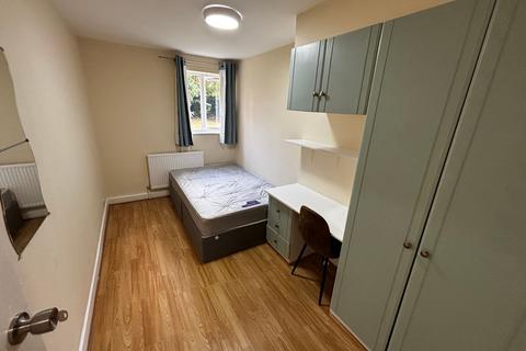 2 bedroom flat to rent, Pennington Court, Leeds LS6