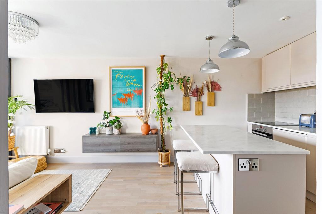 Sitting/Kitchen