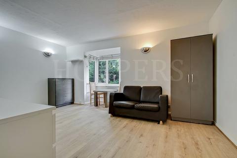 Studio to rent, Harp Island Close, London, NW10