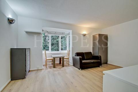 Studio to rent, Harp Island Close, London, NW10