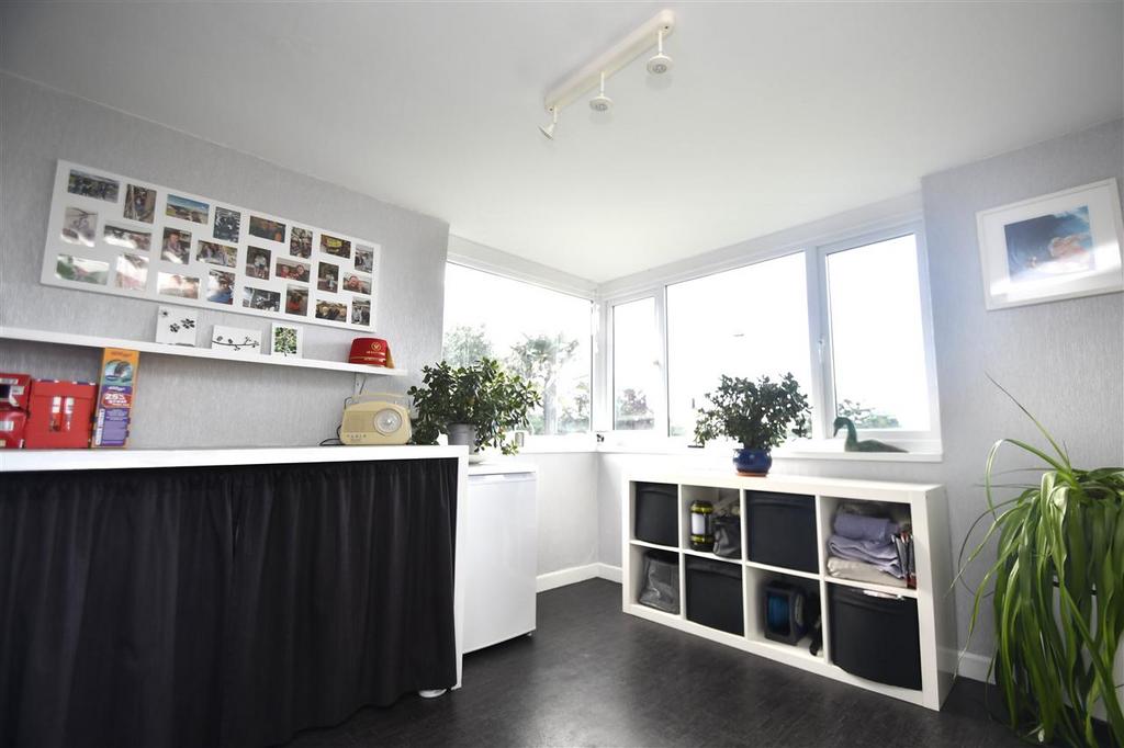 Sun room/utility