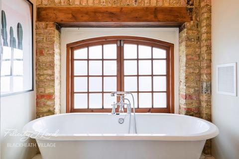 3 bedroom apartment for sale, College Park Close, London SE13