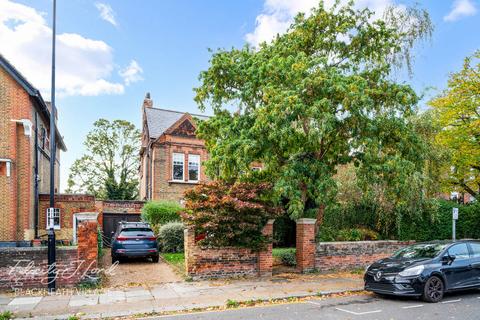 College Park Close, London SE13